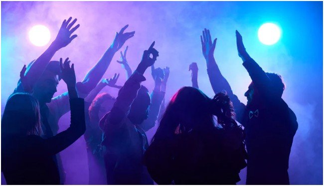 How do you behave before and during a dance?