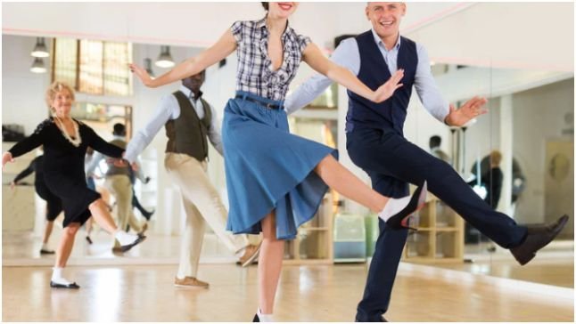What Makes Swing Dance Less Awkward for Beginners?