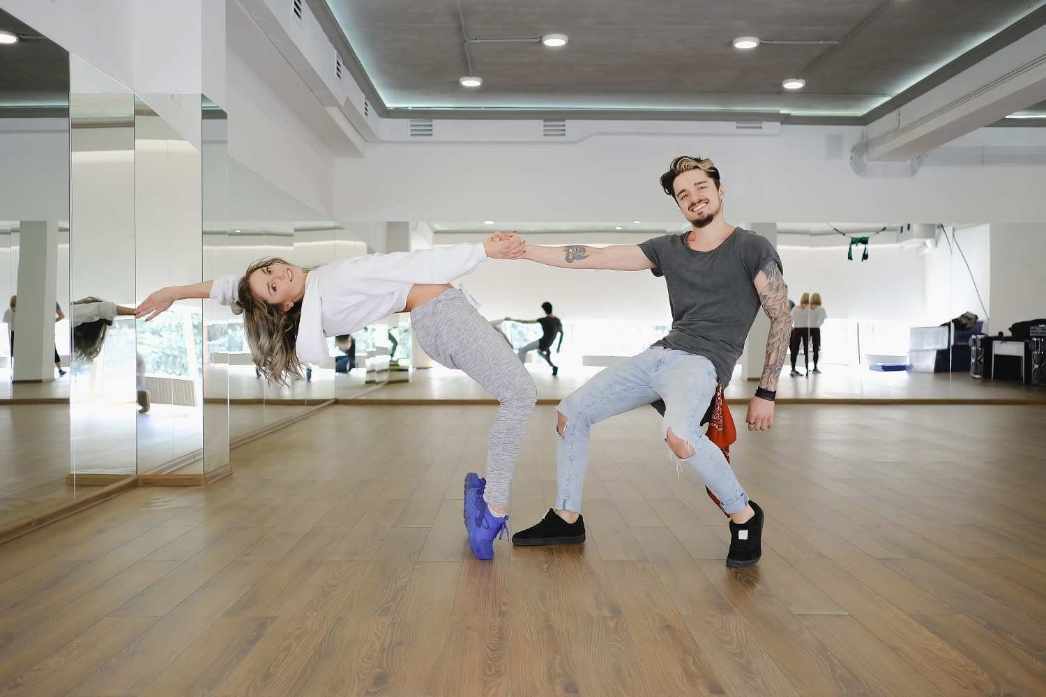 Should You Learn Dance at Home or in a Studio?